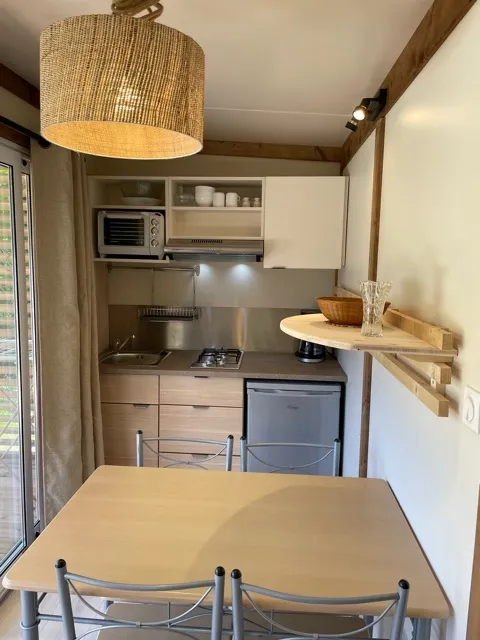 Accommodation - Victoria Chalet, 20 M² + 12 M² Covered Terrace - image n°2 - Idéal Camping