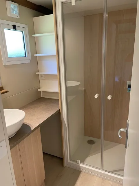 Mietunterkunft - Chalet Moréa 25 M² + Überdachte Terrasse 12 M² - image n°6 - Idéal Camping