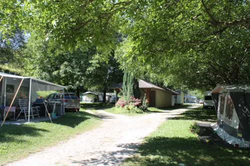 Pitch - Pitch (Tent/Caravan/Camping-Car ) - image n°3 - Idéal Camping