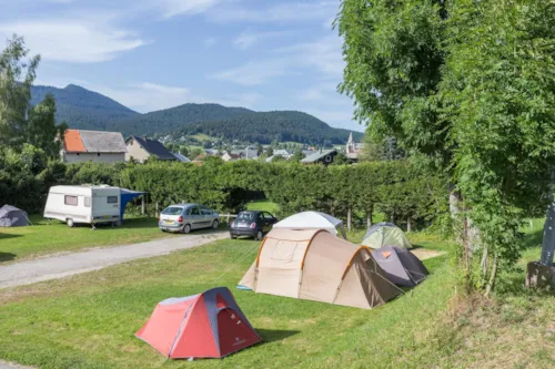 Emplacement - Emplacement 80 À 110 M² - 2 Personnes + Élec. 6 A (1300 W) + 1 Véhicule + Caravane Ou Tentes - image n°3 - Camping le Vercors