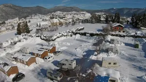 Emplacement - Standplaats WINTER voor 2 personen + elektriciteit 6 A (1300 W) voor caravan, busje of camper - Camping le Vercors