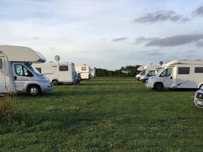 Emplacement Camping-Car, Pour 2 Nuits, 2 Pers. Comprises