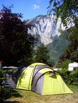Emplacement - Forfait 1 Motard Avec Tente - image n°1 - Camping la Cascade