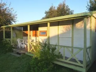 Huuraccommodatie(s) - Medium Chalet Per Night - image n°2 - Camping La Piscine