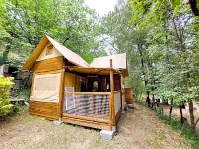 Cabin tent with bathroom and kitchen — 1