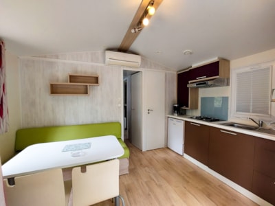 Air-conditioned “Corsair” mobile home — 4