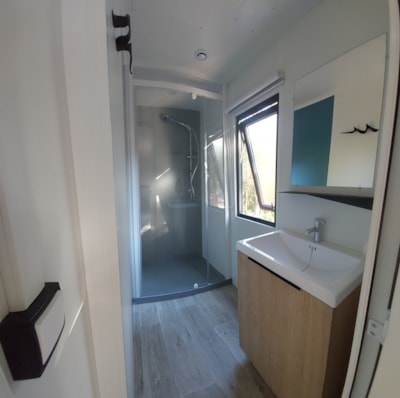 Air-conditioned “Rapid’home” mobile home — 5