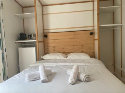 Small hotel chalet with bathroom, no kitchen — 2