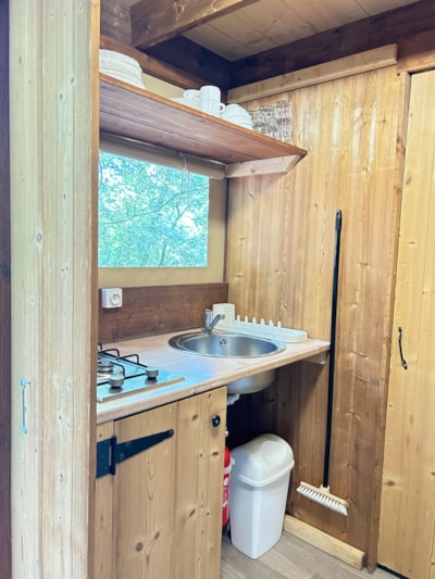 Cabin tent with bathroom and kitchen — 4