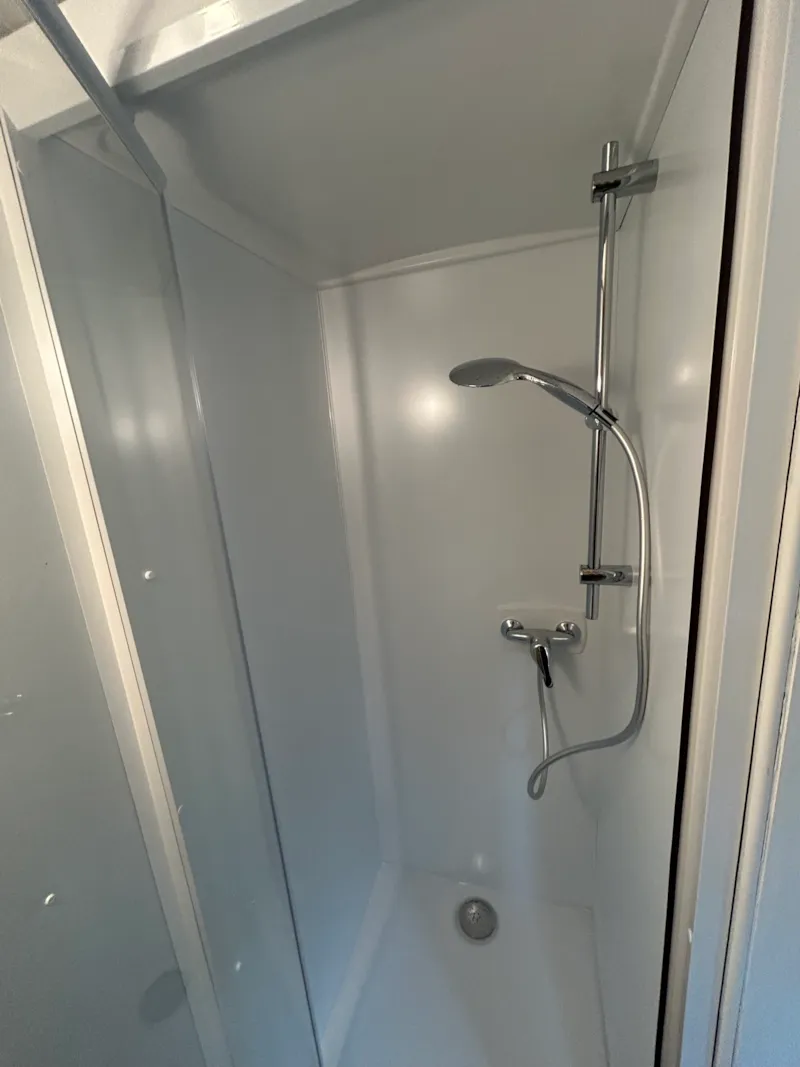 Grand Chalet Avec Salle De Bain Et Cuisine