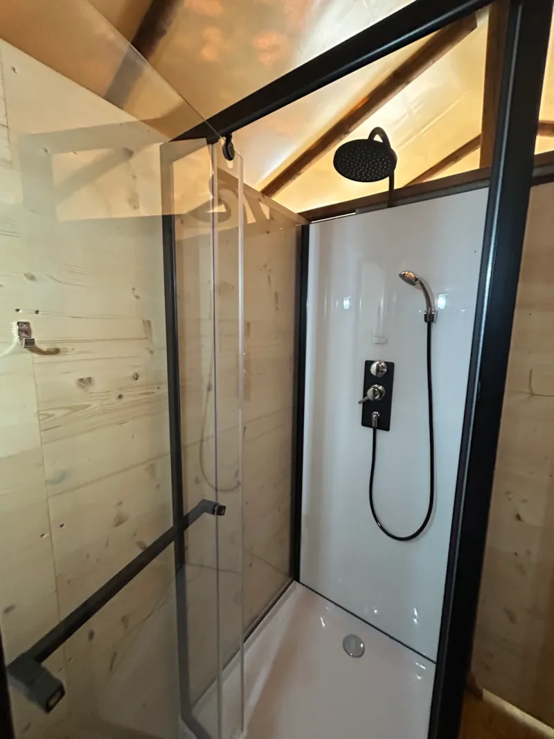 Paillote Avec Salle De Bain Et Cuisine