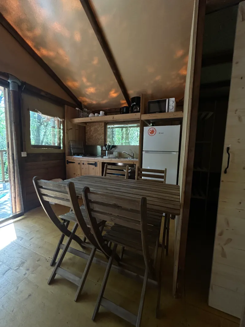 Paillote Avec Salle De Bain Et Cuisine