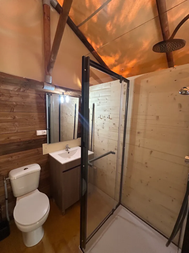 Paillote Avec Salle De Bain Et Cuisine