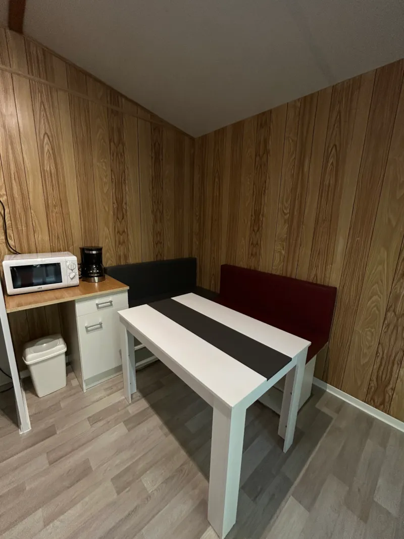 Grand Chalet Deux Chambres Avec Salle De Bain Et Cuisine