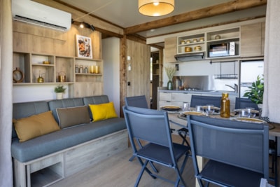 Air-conditioned Moréa XL chalet — 2