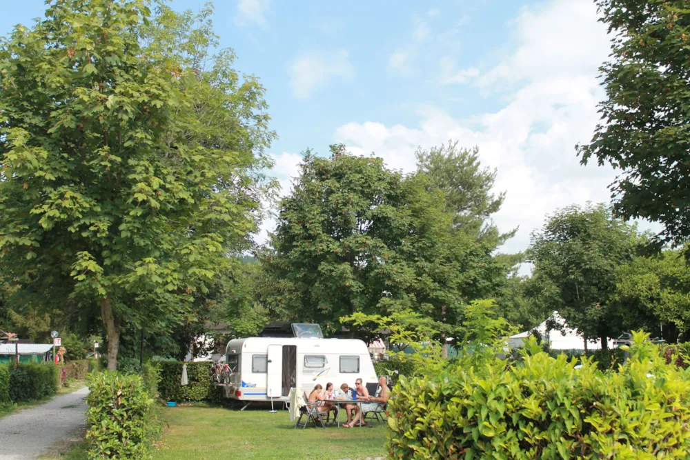 Emplacement - Emplacement De Camping Xl - Taille Extra Large - Camping Montorfano