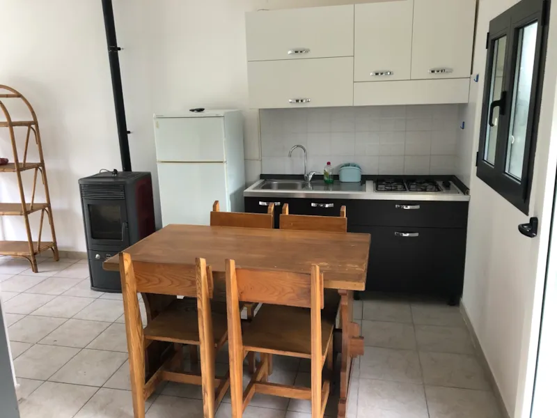 Bungalow Jaune Avec Terrasse Privee