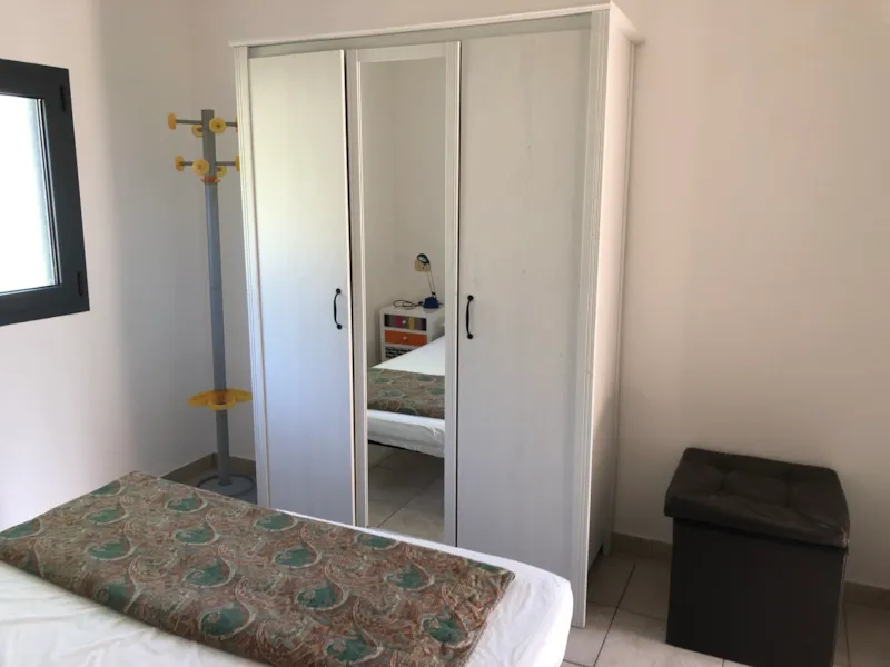 Bungalow Jaune Avec Terrasse Privee