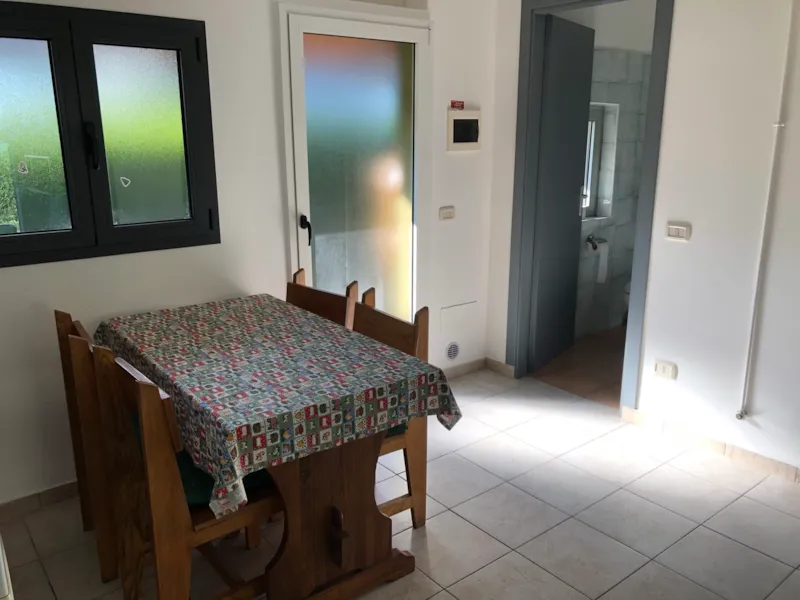 Bungalow Jaune Avec Terrasse Privee