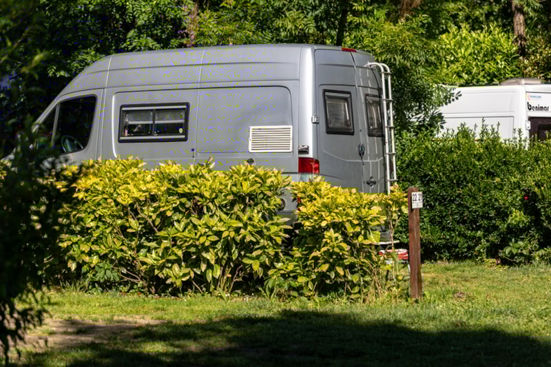 Emplacement de camping de taille moyenne