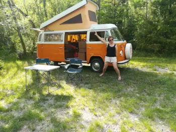 Stellplatz - Stellplatz + Wohnmobil - Camping L'Ondine de Provence