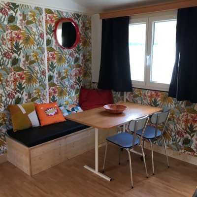 Mobile-home facing the river