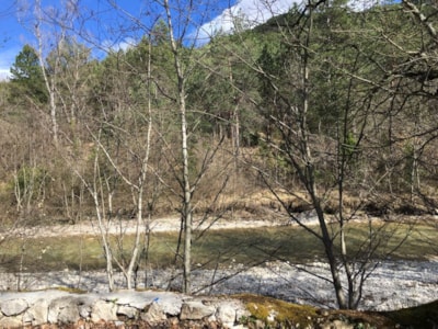 Mobile-home facing the river