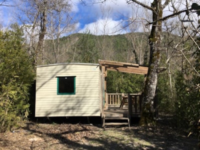 Spacious mobile home in a quiet location