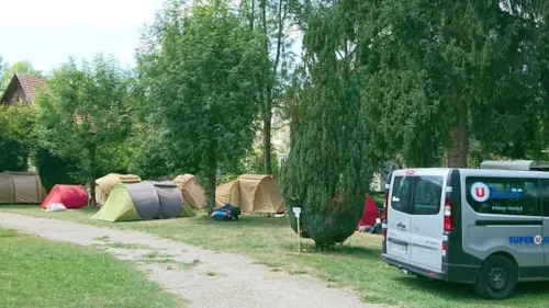 Emplacement - Forfait Emplacement Confort (Elec Incluse) - image n°5 - Camping L'Arc-en-Ciel