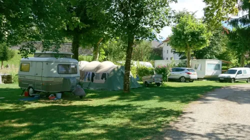 Kampeerplaats(en) - Campingcard Acsi (Elektriciteit Inbegrepen) - image n°2 - Camping L'Arc-en-Ciel