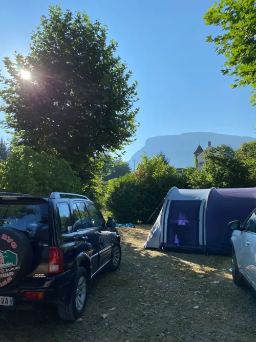 Emplacement - Forfait Emplacement Confort (Elec Incluse) - image n°10 - Camping L'Arc-en-Ciel