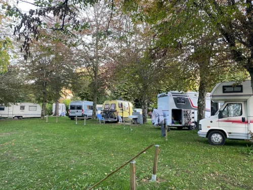 Kampeerplaats(en) - Campingcard Acsi (Elektriciteit Inbegrepen) - image n°3 - Camping L'Arc-en-Ciel