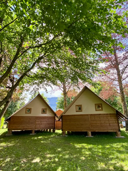 Location - Lodge Toile Et Bois Isolée - 42 - Clim - image n°6 - Camping L'Arc-en-Ciel