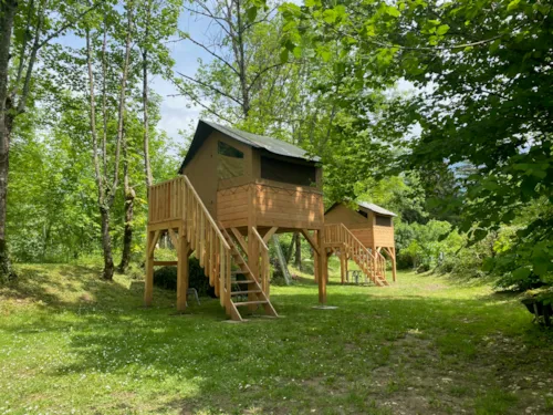 Huuraccommodatie(s) - Tent Baroudeur 1 : Hut Op Palen - image n°1 - Camping L'Arc-en-Ciel