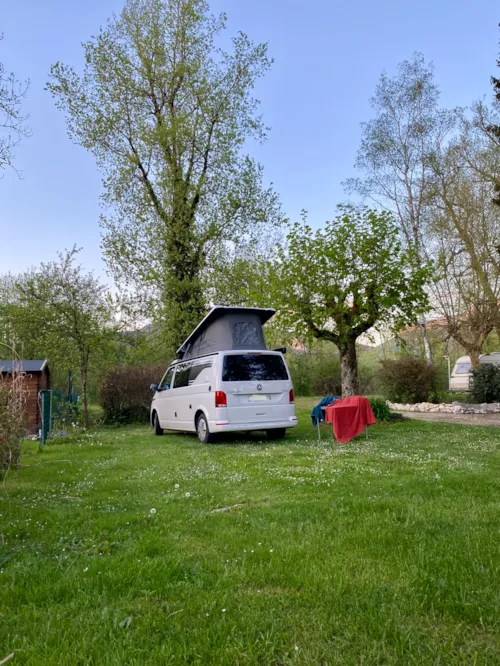Kampeerplaats(en) - Standplaats Pakket Natuur (Zonder Elektriciteit) - image n°2 - Camping L'Arc-en-Ciel