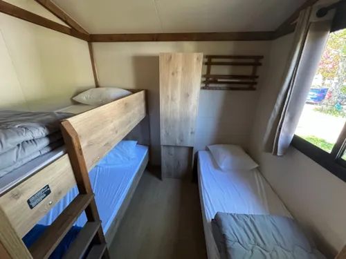 Location - Chalet Le Petit Som - 12 - !!! New 2025 !!! - Clim - image n°4 - Camping L'Arc-en-Ciel