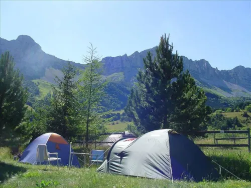 Stellplatz - Emplacement 2 Personnes + 1 Véhicule - image n°2 - Camping Caravaneige Les 4 Saisons