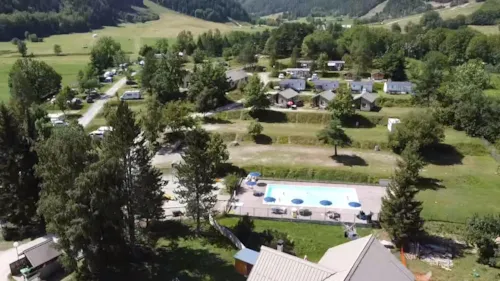 Stellplatz - Emplacement 2 Personnes + 1 Véhicule - image n°8 - Camping Caravaneige Les 4 Saisons