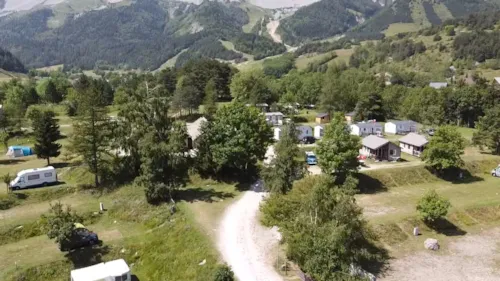 Stellplatz - Emplacement 2 Personnes + 1 Véhicule - image n°9 - Camping Caravaneige Les 4 Saisons