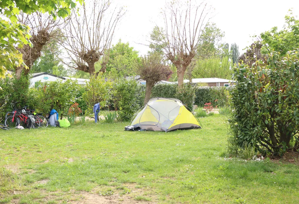 Emplacement - Forfait Randonneur À Pied Ou À Vélo - Camping Domaine Beauséjour
