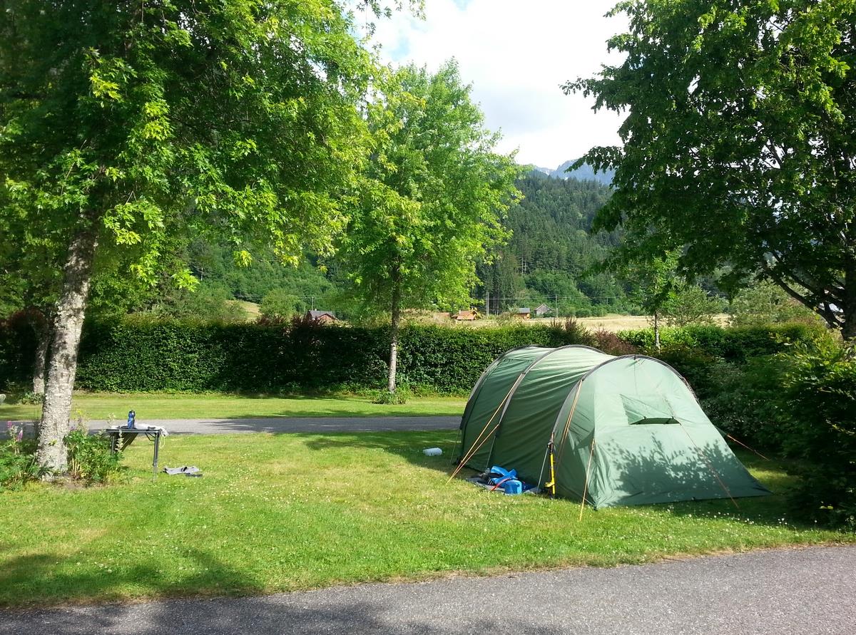 Kampeerplaats - Pakket: Standplaats + Voertuig + Tent Of Caravan - Camping Neige et Nature