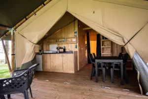 Locatif - Tente lodge premium avec sanitaires 5 personnes - Camping Le Champ Long