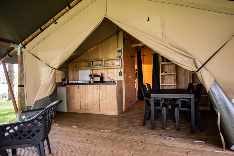 Tente lodge premium avec sanitaires 5 personnes