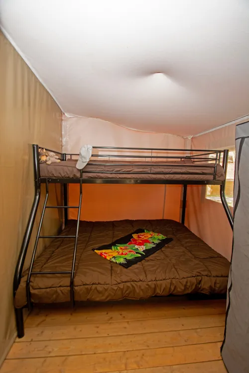 Location - Tente Lodge Sans Sanitaires - image n°6 - Camping Le Champ Long