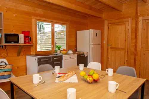 Mietunterkunft - Premium-Ferienhaus 6-8 Personen + Spa - image n°2 - Camping Le Champ Long