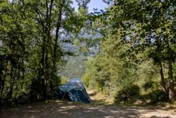 Stellplatz - Solo-Paket Fahrrad/Motorrad - Camping Le Champ Long