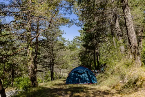 Stellplatz - Solo-Paket Fahrrad/Motorrad - image n°3 - Camping Le Champ Long