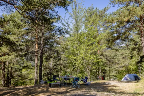 Stellplatz - Solo-Paket Fahrrad/Motorrad - image n°4 - Camping Le Champ Long