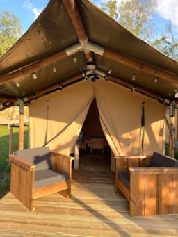 Accommodation - Lodge Hiker 1 Bedroom (10 M2 / Kit Kitchen)***Vue Riviere*** - Camping LE PETIT CANADA      (Les Bouillouses)
