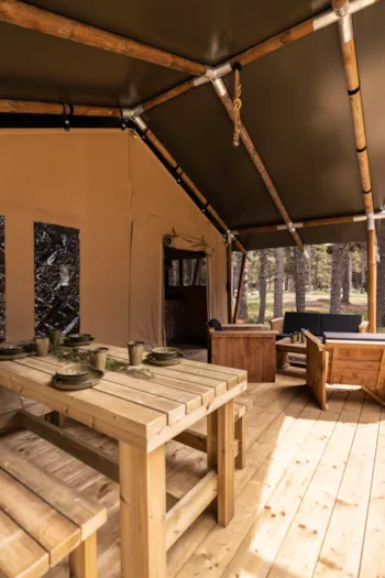 Mietunterkunft - Lodge Nomade 2 Schlafzimmer 27M2 (Küche/Bad/Terrasse)***Vue Riviere*** - Camping LE PETIT CANADA      (Les Bouillouses)